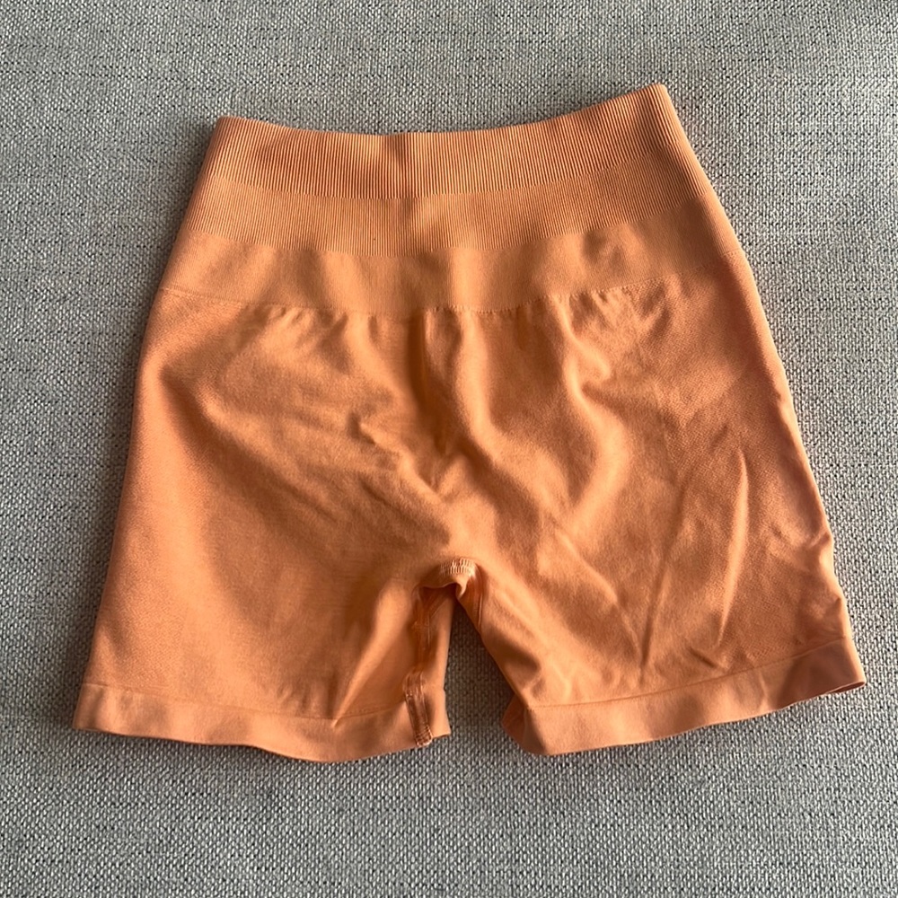 ALPHALETE AMPLIFY WORKOUT SHORTS